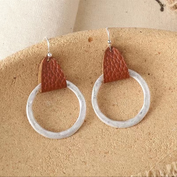 NEW Silver tone Circle & Brown Faux Leather Fishhook Earrings Lightweight NEW - Picture 5 of 5